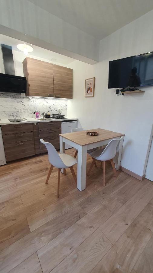 Appartement Cosy Entier, Parking Gratuit Dans La Rue 第戎 外观 照片